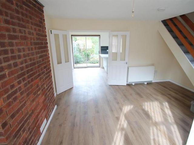 3 bedroom end of terrace house to rent