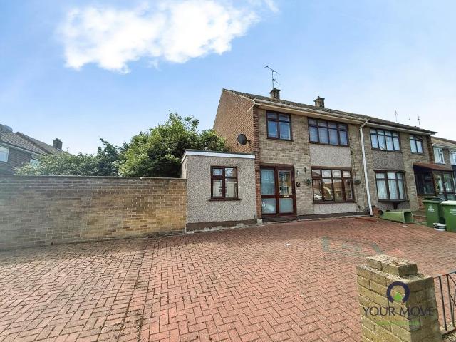 3 bedroom end of terrace house to rent