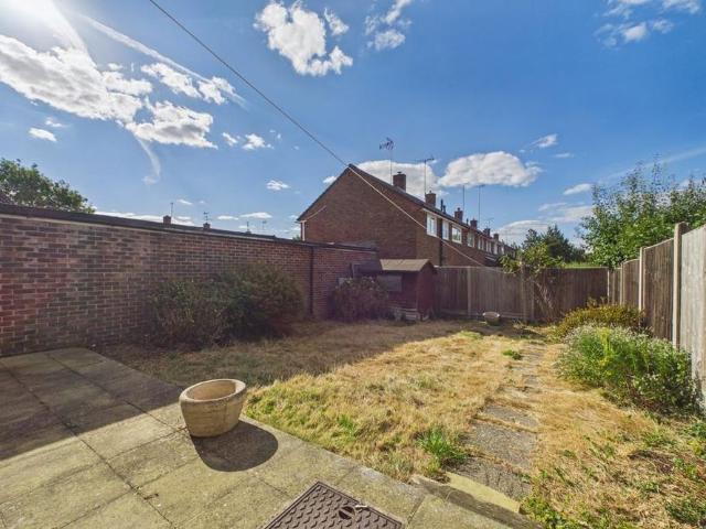 3 bedroom end of terrace house to rent
