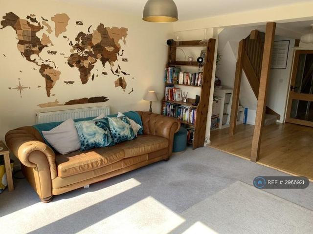 3 bedroom end of terrace house to rent