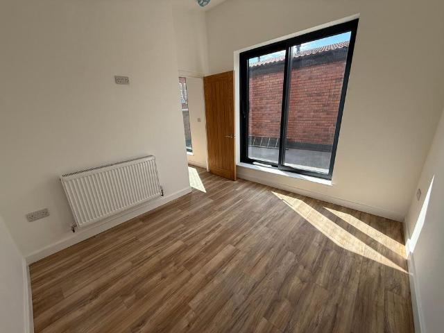 3 bedroom end of terrace house to rent