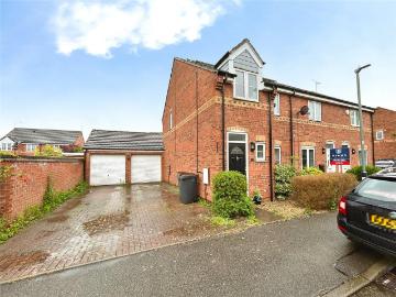 3 bedroom end of terrace house to rent