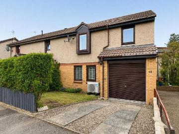 3 bedroom end of terrace house to rent