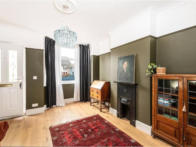 3 bedroom end of terrace house to rent