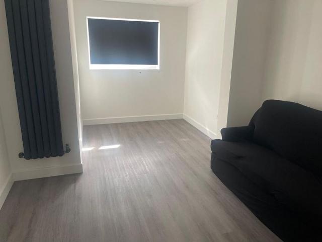 3 bedroom end of terrace house to rent