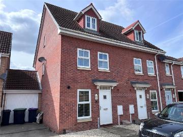 3 bedroom end of terrace house to rent