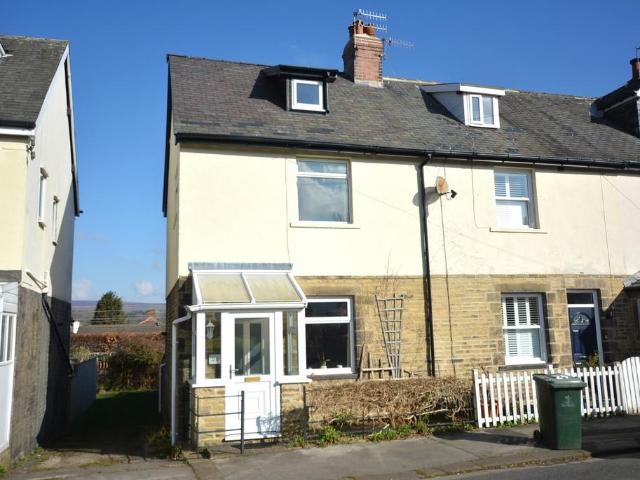 3 bedroom end of terrace house to rent