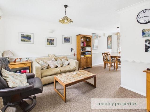 3 bedroom end of terrace house to rent