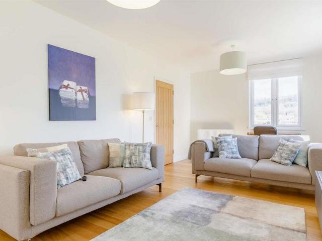 3 bedroom end of terrace house to rent