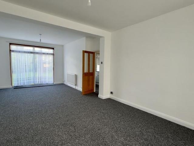 3 bedroom end of terrace house to rent