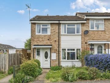 3 bedroom end of terrace house to rent