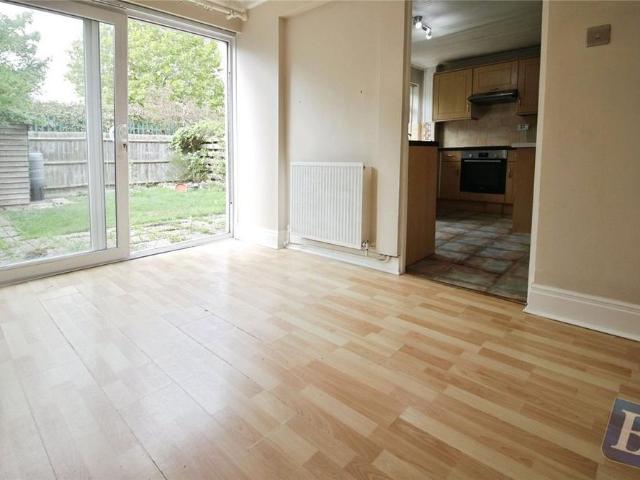 3 bedroom end of terrace house to rent