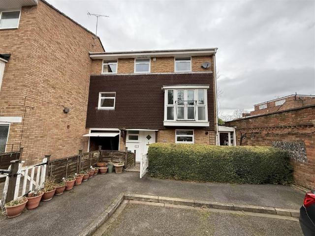 3 bedroom end of terrace house to rent