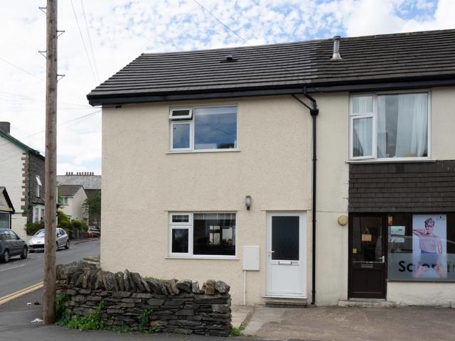 3 bedroom end of terrace house to rent