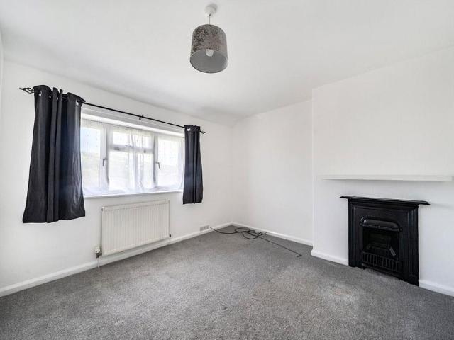 3 bedroom end of terrace house to rent