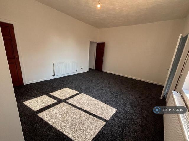 3 bedroom end of terrace house to rent