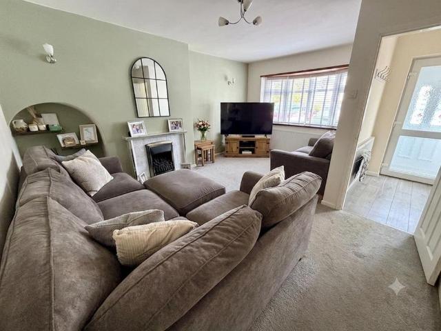 3 bedroom end of terrace house to rent