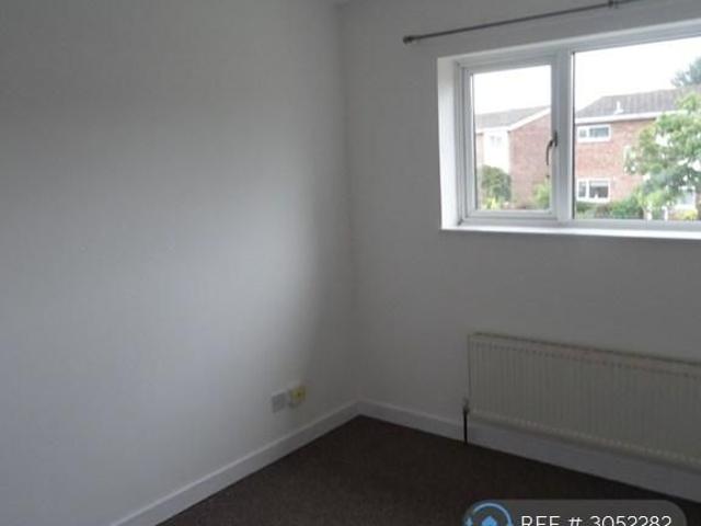 3 bedroom end of terrace house to rent