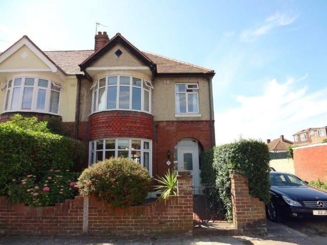 3 bedroom end of terrace house to rent