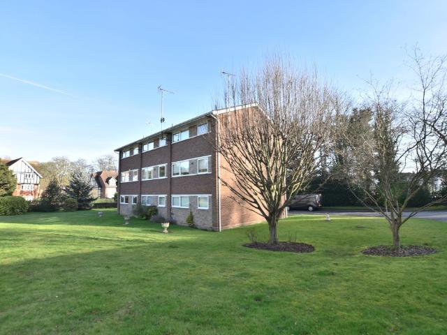 3 bedroom end of terrace house to rent