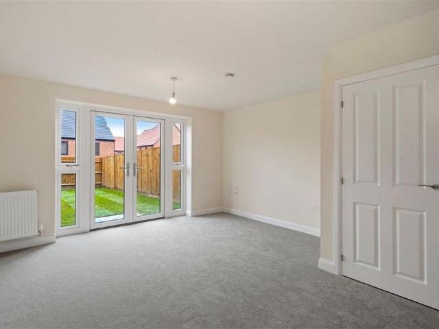 3 bedroom end of terrace house to rent