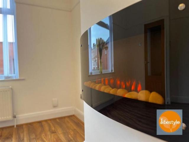 3 bedroom end of terrace house to rent