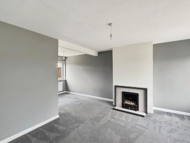 3 bedroom end of terrace house to rent
