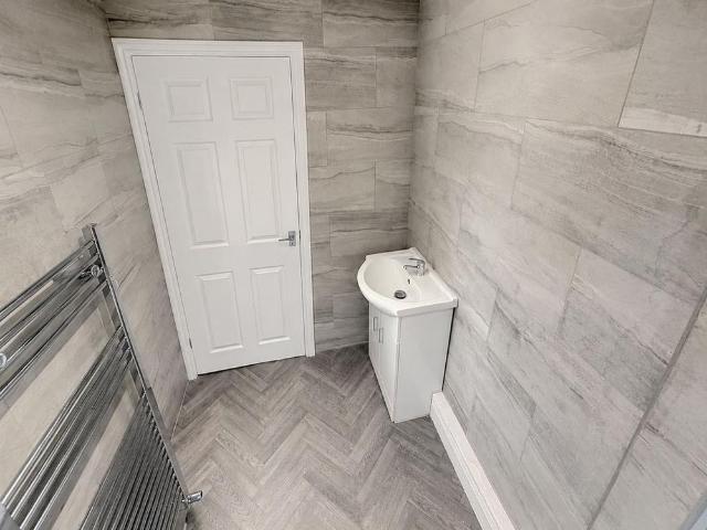 3 bedroom end of terrace house to rent