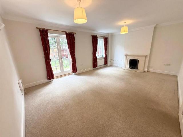 3 bedroom end of terrace house to rent