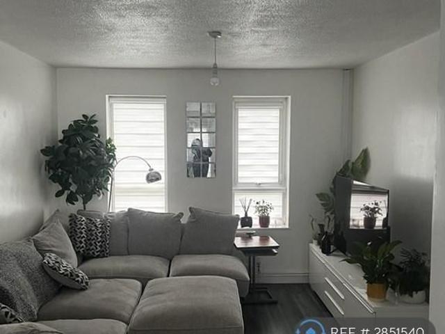 3 bedroom end of terrace house to rent