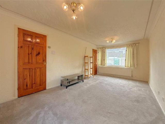 3 bedroom end of terrace house to rent