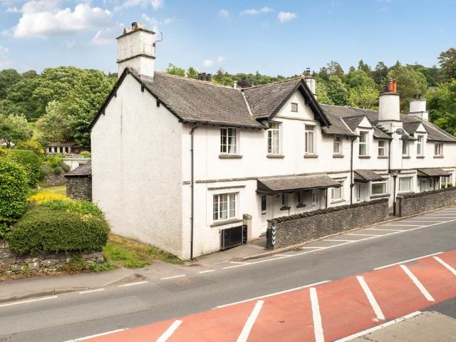3 bedroom end of terrace house to rent