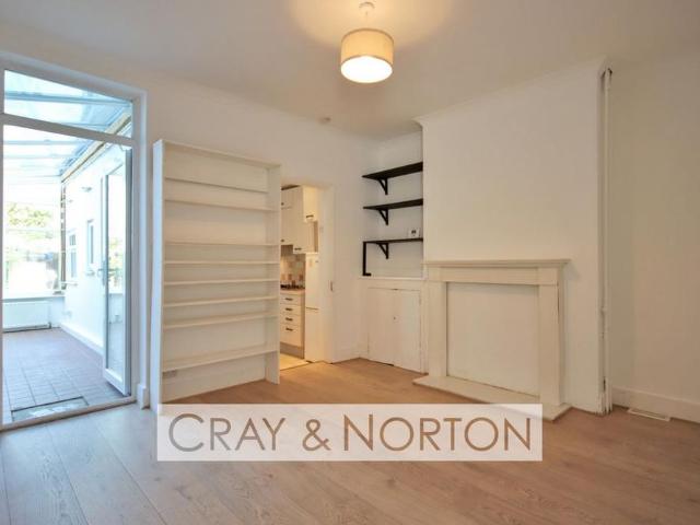 3 bedroom end of terrace house to rent