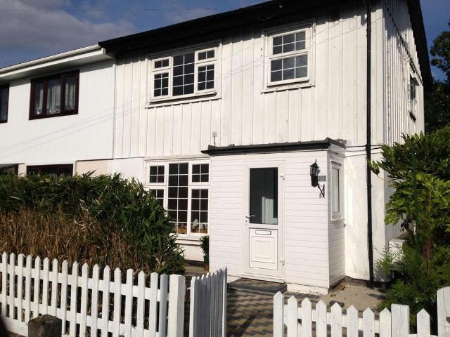 3 bedroom end of terrace house to rent