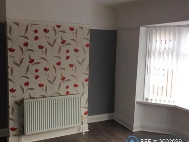 3 bedroom end of terrace house to rent