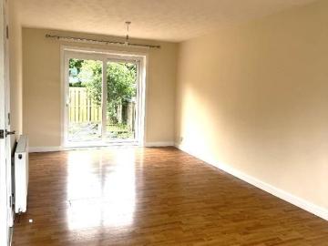 3 bedroom end of terrace house to rent