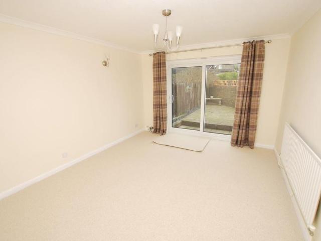 3 bedroom end of terrace house to rent