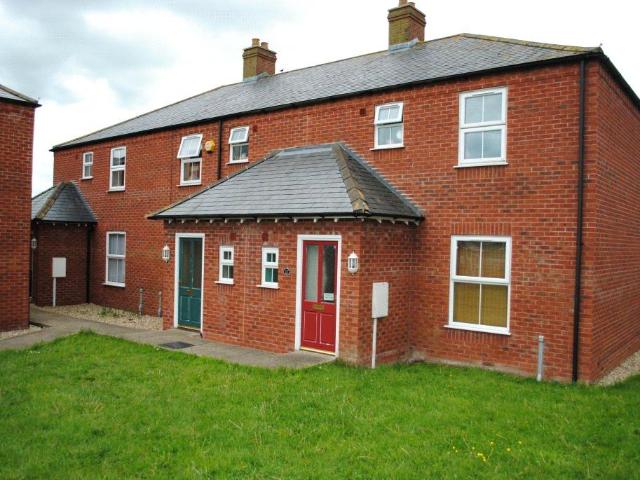 3 bedroom end of terrace house to rent