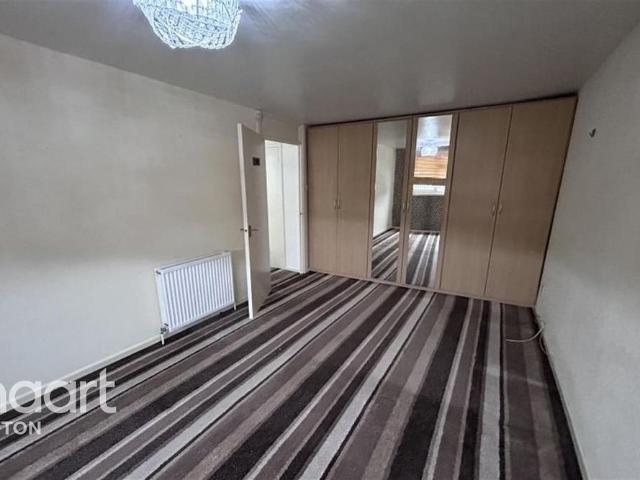 3 bedroom end of terrace house to rent