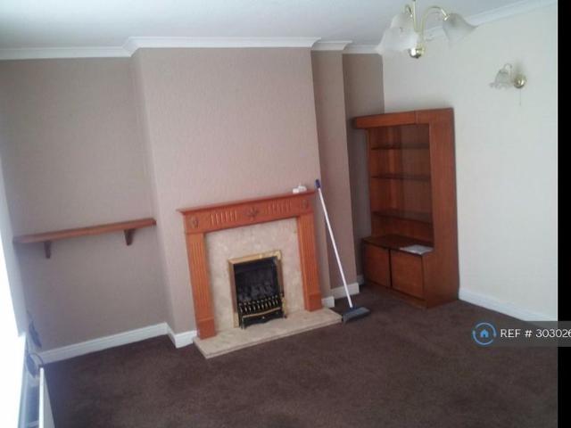 3 bedroom end of terrace house to rent