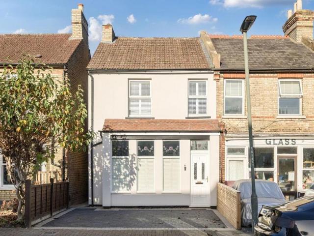 3 bedroom end of terrace house to rent