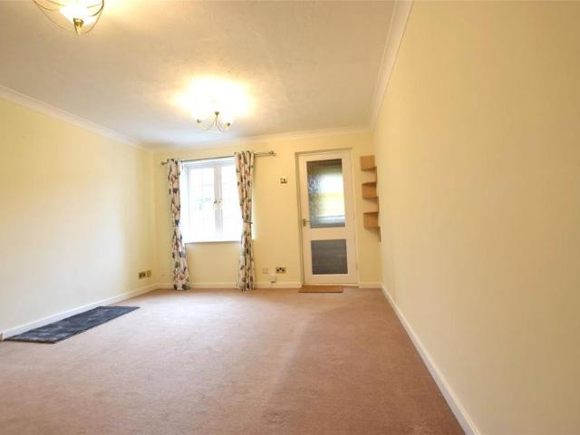 3 bedroom end of terrace house to rent