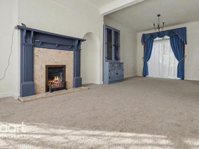 3 bedroom end of terrace house to rent