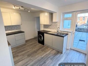 House for rent in Brooklands - Garden, Equipped kitchen