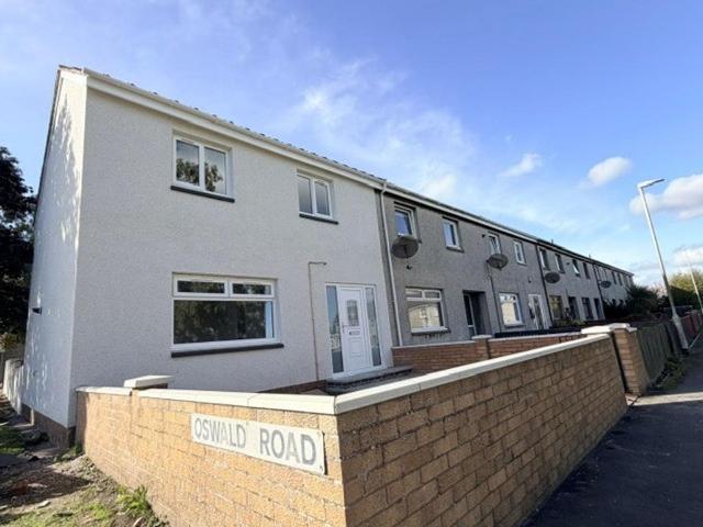 3 bedroom end of terrace house to rent