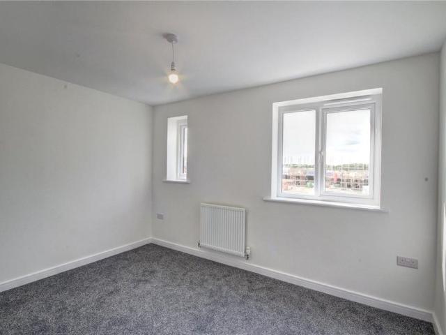 3 bedroom end of terrace house to rent