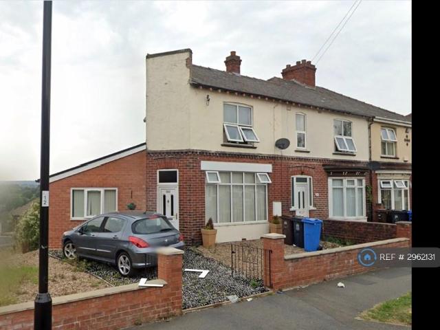 3 bedroom end of terrace house to rent