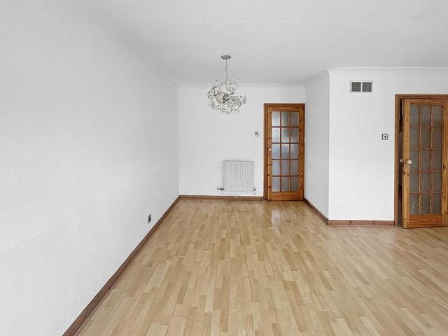3 bedroom end of terrace house to rent