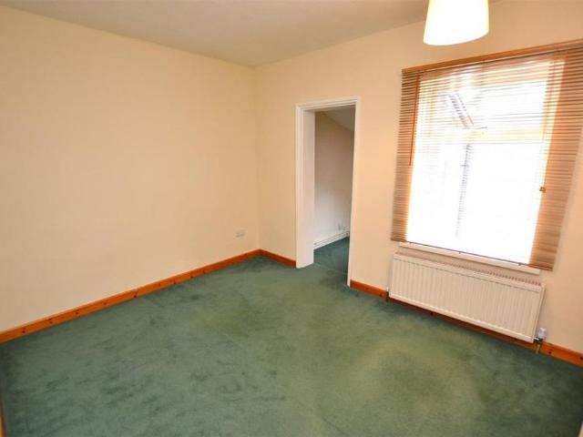 3 bedroom end of terrace house to rent