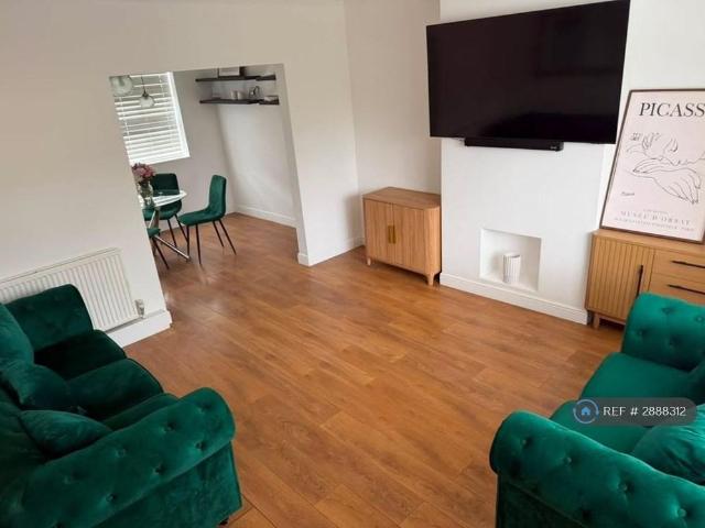 3 bedroom end of terrace house to rent